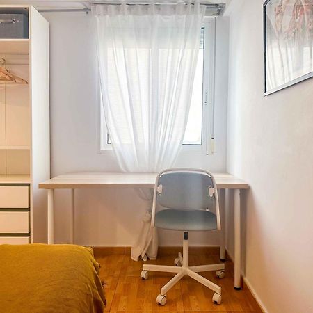 Amplio Apartamento En Pleno Corazon De Alicante Bagian luar foto