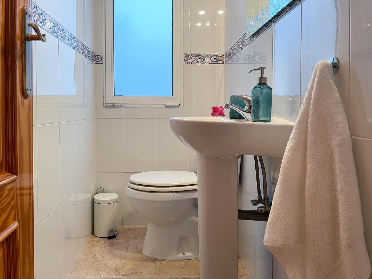 Amplio Apartamento En Pleno Corazon De Alicante Bagian luar foto