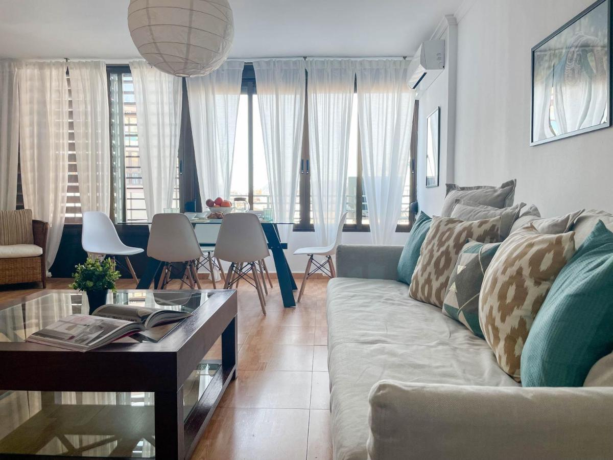 Amplio Apartamento En Pleno Corazon De Alicante Bagian luar foto