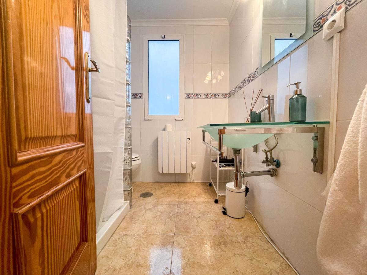 Amplio Apartamento En Pleno Corazon De Alicante Bagian luar foto