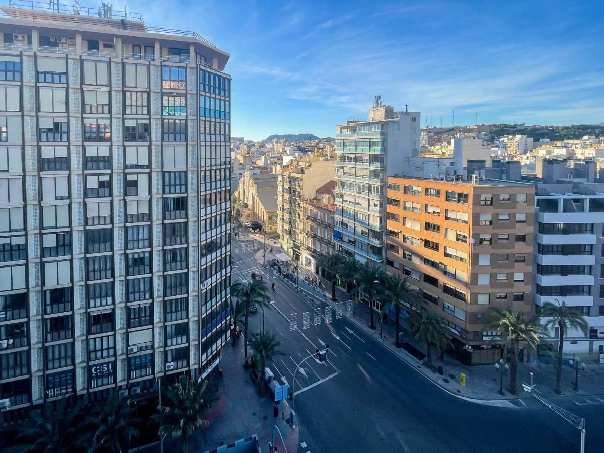 Amplio Apartamento En Pleno Corazon De Alicante Bagian luar foto