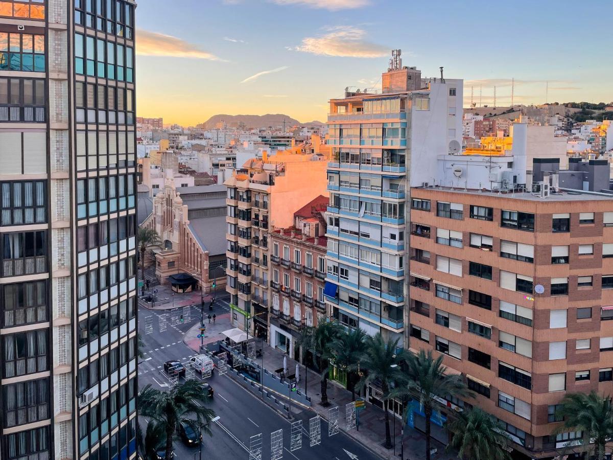 Amplio Apartamento En Pleno Corazon De Alicante Bagian luar foto