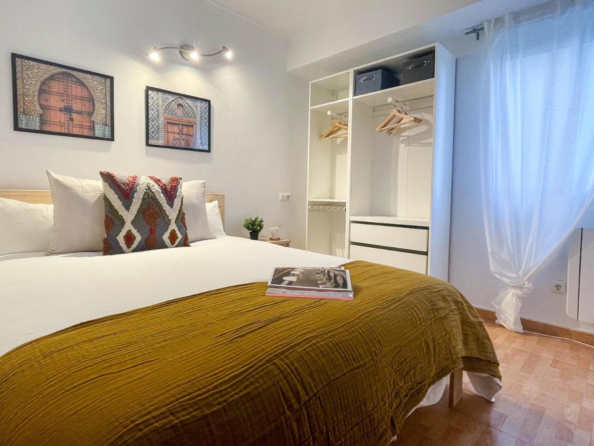 Amplio Apartamento En Pleno Corazon De Alicante Bagian luar foto