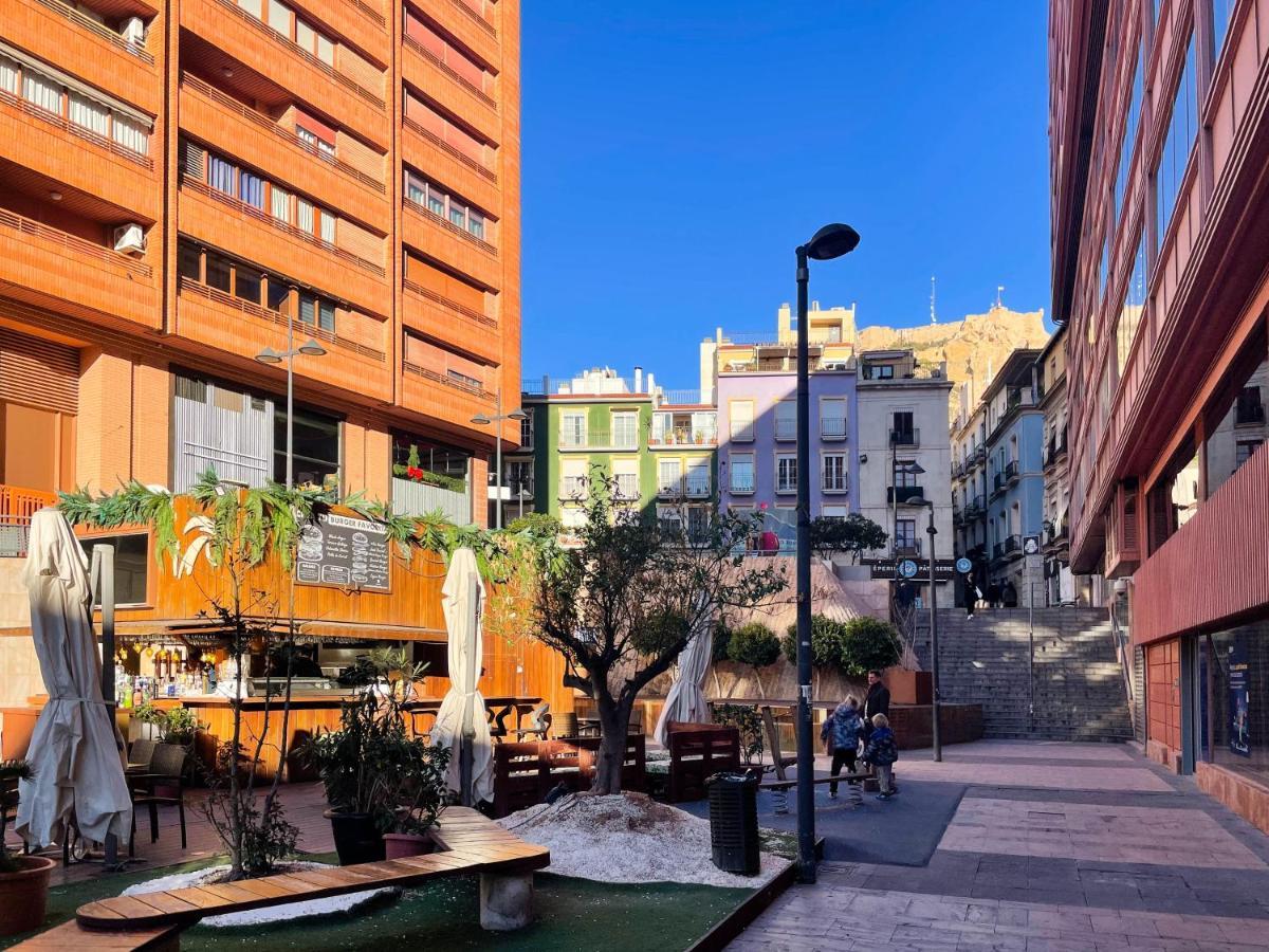 Amplio Apartamento En Pleno Corazon De Alicante Bagian luar foto