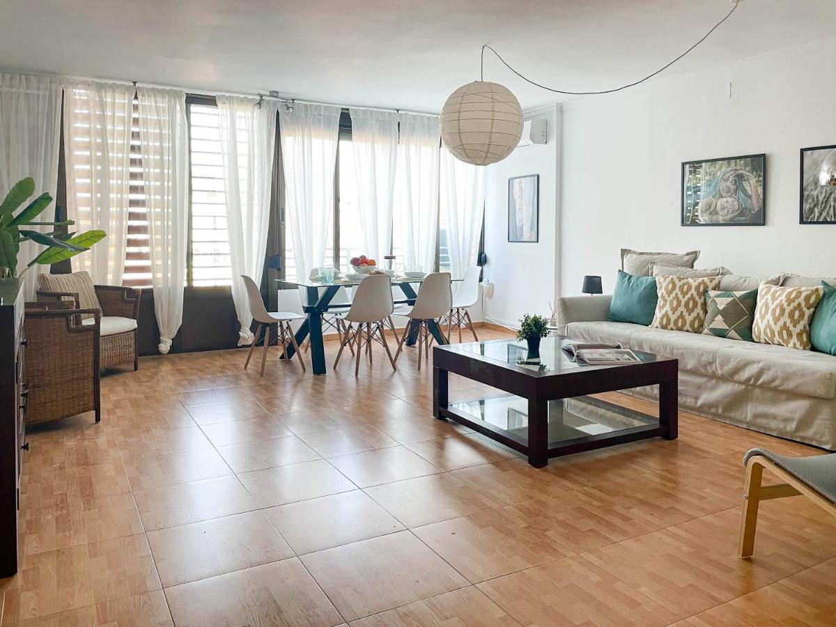 Amplio Apartamento En Pleno Corazon De Alicante Bagian luar foto