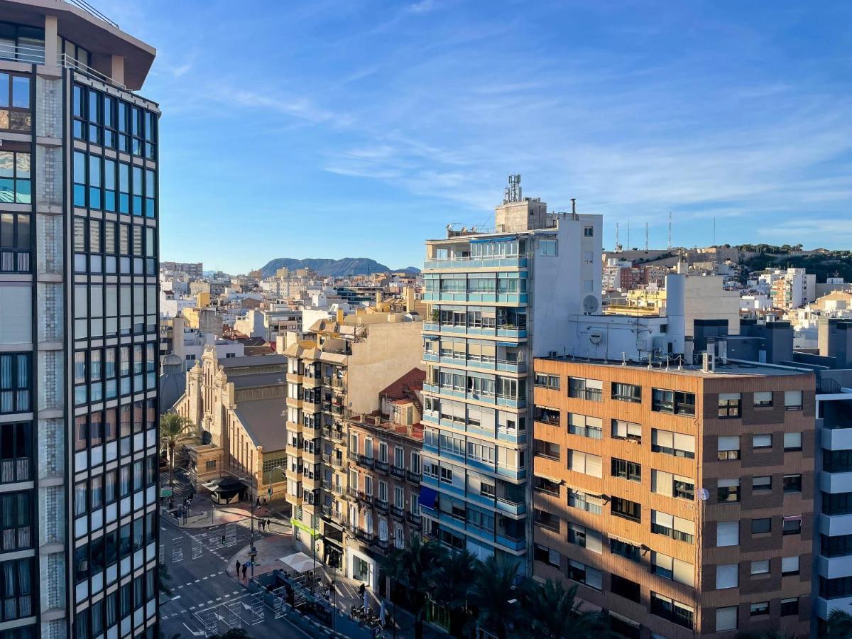 Amplio Apartamento En Pleno Corazon De Alicante Bagian luar foto