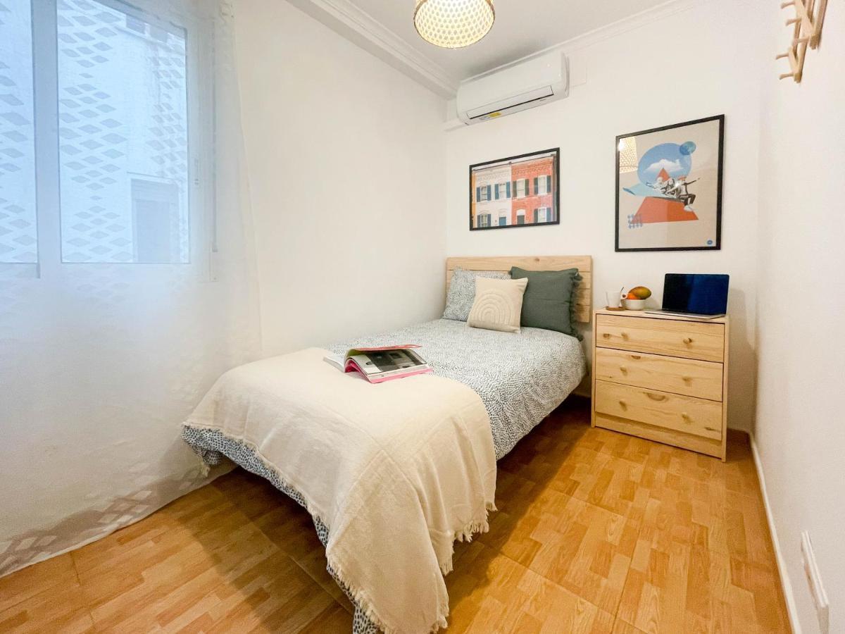 Amplio Apartamento En Pleno Corazon De Alicante Bagian luar foto