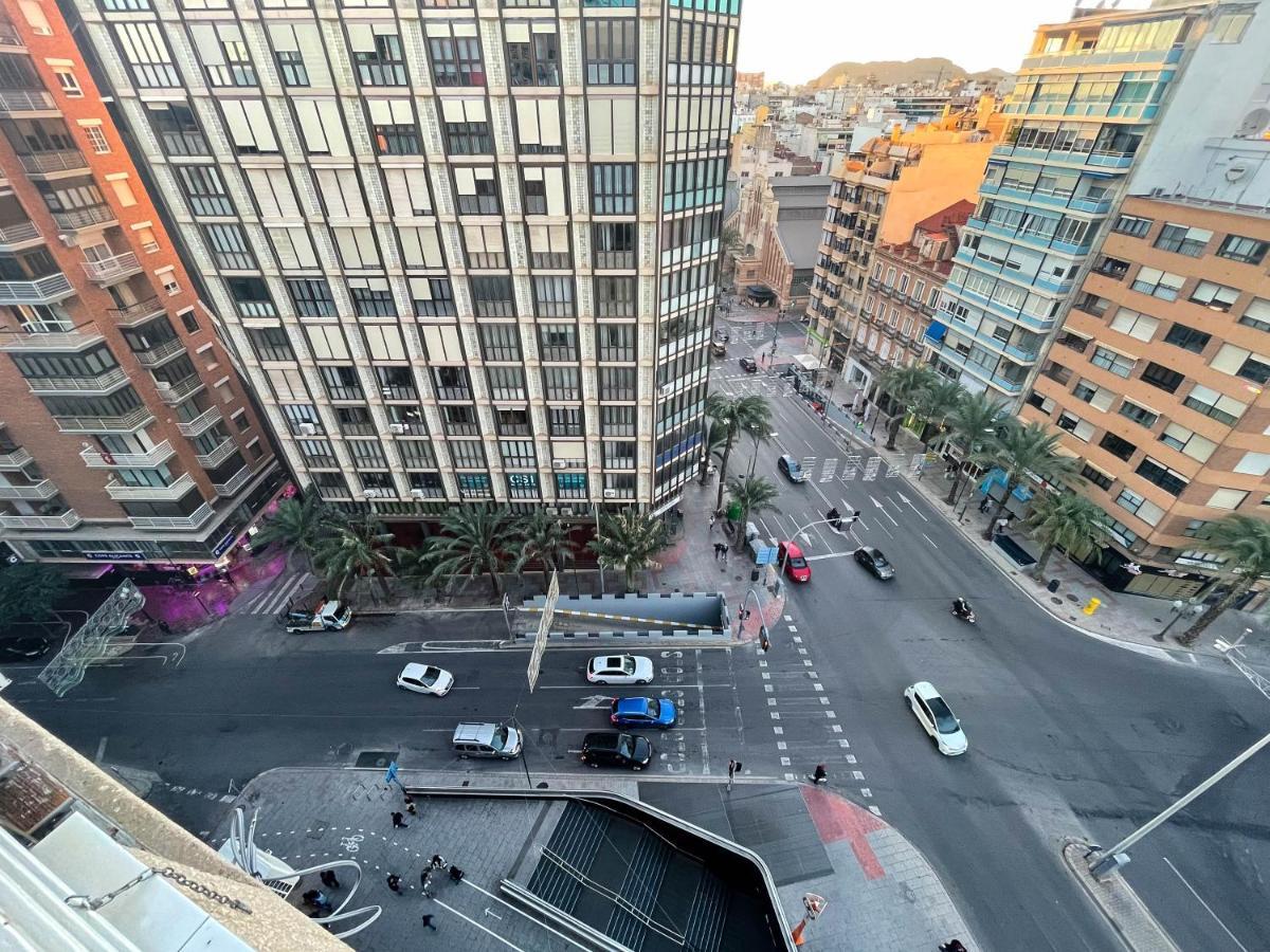 Amplio Apartamento En Pleno Corazon De Alicante Bagian luar foto