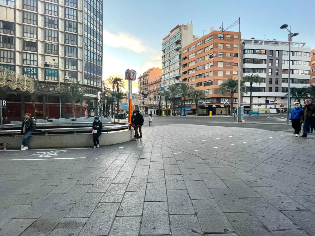 Amplio Apartamento En Pleno Corazon De Alicante Bagian luar foto