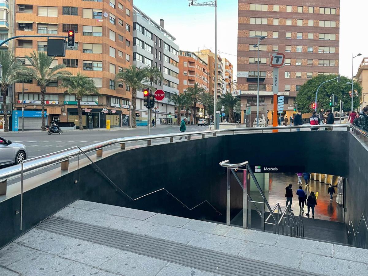 Amplio Apartamento En Pleno Corazon De Alicante Bagian luar foto