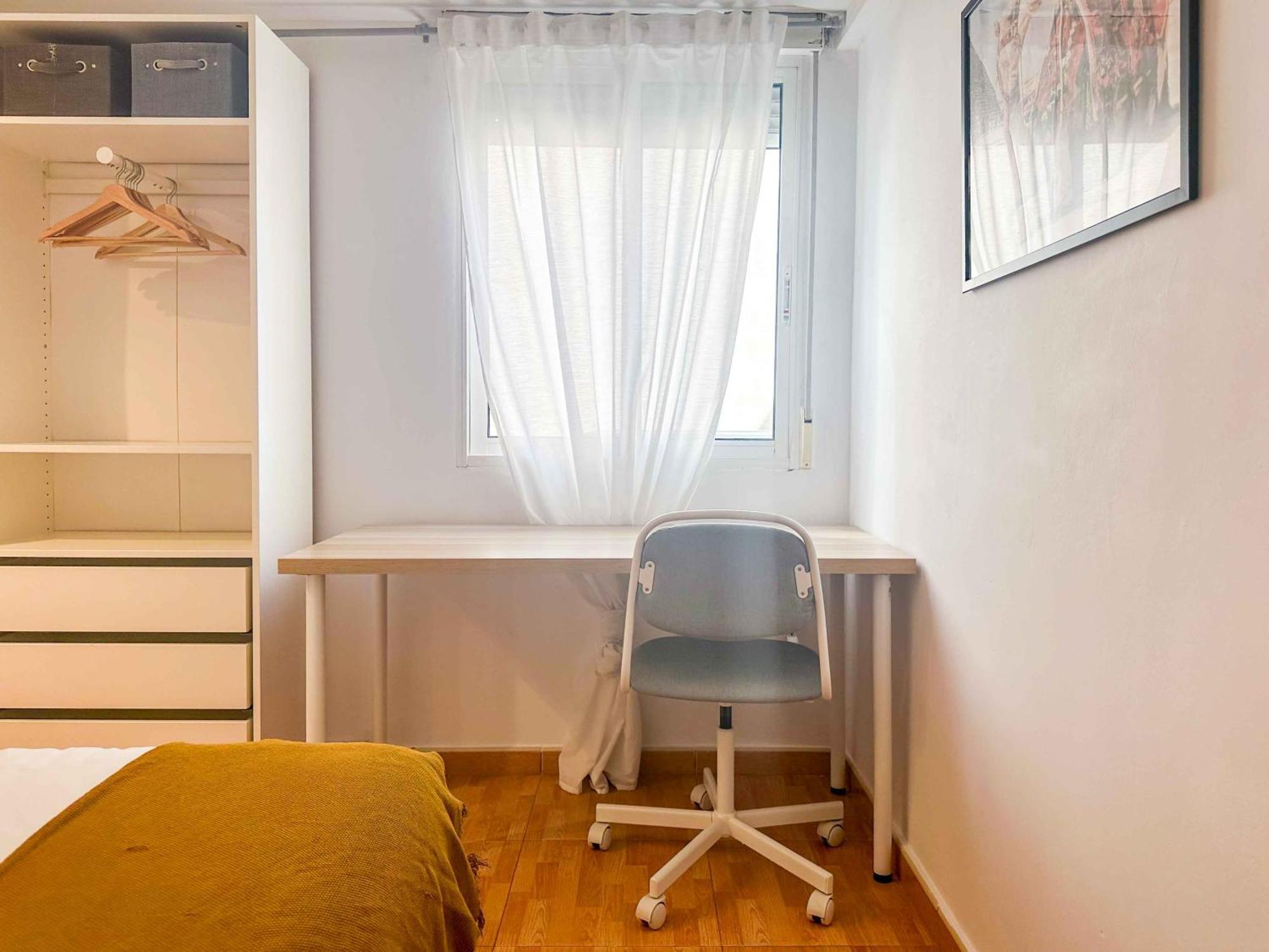 Amplio Apartamento En Pleno Corazon De Alicante Bagian luar foto